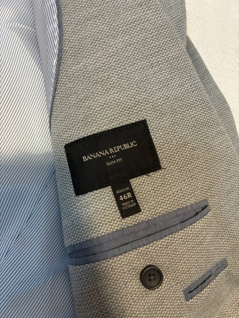 Banana Republic men's grey slim fit blazer in size 46R. EUC. Classic Work Formal